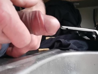 Sink pissing