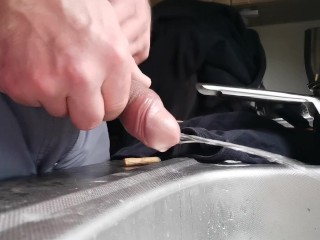 Sink pissing
