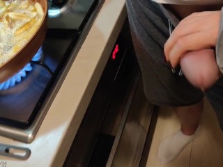 Handjob by cute girlfriend while cooking fries(full vid on my 0nlyfans/ManyVids)