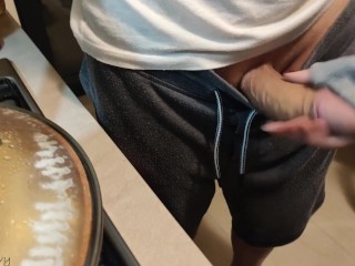 Handjob by cute girlfriend while cooking fries(full vid on my 0nlyfans/ManyVids)