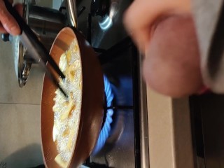 Handjob by cute girlfriend while cooking fries(full vid on my 0nlyfans/ManyVids)