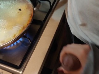 Handjob by cute girlfriend while cooking fries(full vid on my 0nlyfans/ManyVids)