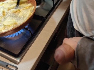 Handjob by cute girlfriend while cooking fries(full vid on my 0nlyfans/ManyVids)