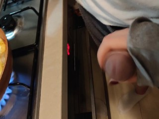 Handjob by cute girlfriend while cooking fries(full vid on my 0nlyfans/ManyVids)
