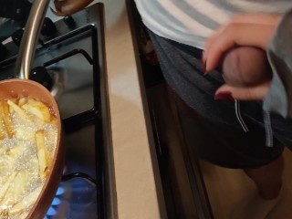 Handjob by cute girlfriend while cooking fries(full vid on my 0nlyfans/ManyVids)