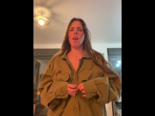 Israeli soldier naked חיילת ישראלית ערומה רוקדת לשיר בעברית