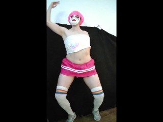 Blonde tranny dance in sexy skirt