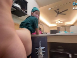 女醫生下班回家還知道要洗碗