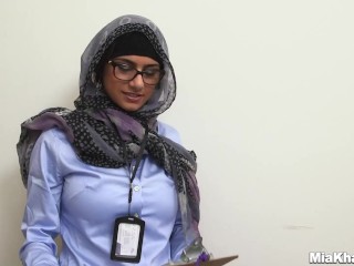 MIA KHALIFA - Mia Khalifa Conducts A Study For Her Friends Where She Takes Measures Of Various Cocks