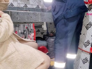 The plumber fixes my pussy leak🔥سكس السباك💧اصلح الحنفية و كمان اصلح كسي لكان يقطر💧صوت واضح