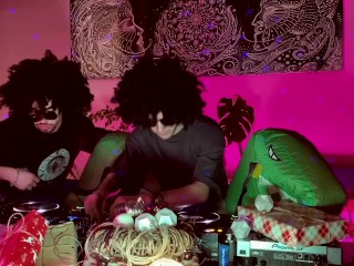Two muchachos injected their hard sticks in decks and worked for 4 hands intensively