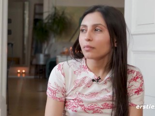 Ersties - 19-jährige Koko aus Frankfurt reibt ihren Kitzler, bis sie kommt