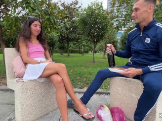 Гопник подцепил малыху и и жестко выебал ее