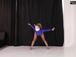 Lola Kauchuk perfect body sporty girl