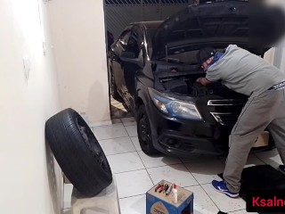 Dona do carro ficou com tesão no seu mecânico!