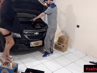 Dona do carro ficou com tesão no seu mecânico!