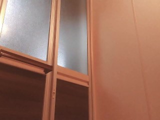 【手コキ＆即イキ】服を脱いで、そのまま即手コキからの射精へ