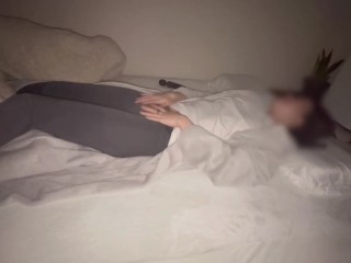 This is a video of me masturbating alone in bed at night using an electric masturbator 🥺