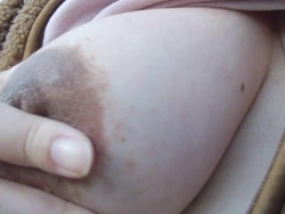 巨乳を露出しながら散歩する変態日本人女性。