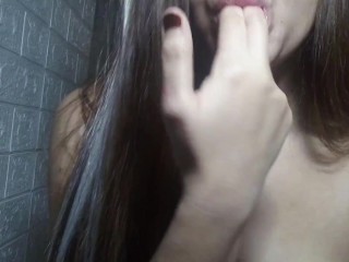 SEXY YUMMY FILIPINA DOING HAND FETISH