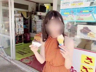 【個人撮影】とある綺麗な海辺🏖️沢山の人がいる中、岩場に隠れて全裸に..そして水着にお着替えする美女♡／Japanese amateur hentai ／日本人／パイパン／色白／美少女