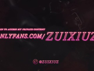 Comendo hamburguer gostoso