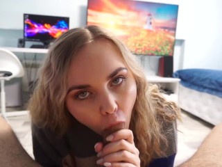 Curvy MILF With Big Tits Gets Her Shaved Pussy