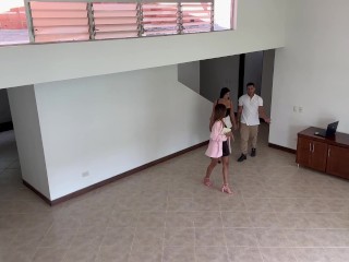 Wife caughts real state agent fucking her husband while showing the house