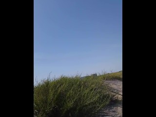 Снимаю как мой пасынок дрочит на пляже