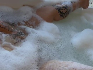 Looking for someone who would fuck me in this tub (bbw)