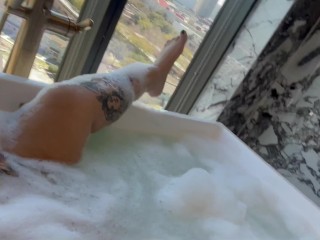 Looking for someone who would fuck me in this tub (bbw)
