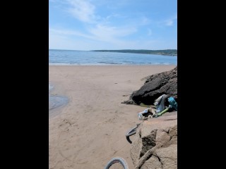 Hanjob and cumshot at the beach with my tinder date