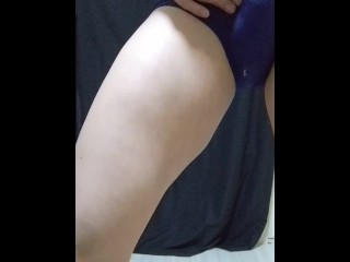 女装した男の娘がスク水を着て立ったまま、お漏らししちゃった・・・