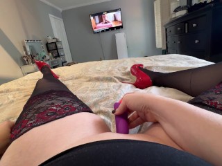 Toying myself to an orgasm while watching porn