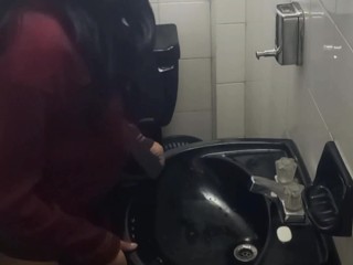 ESTUDIANTES en EL BAÑO del Instituto