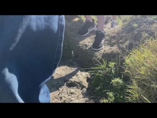 Sabrina Ice mostra le tette e ci prova con Axel Ramirez e con i suoi amici