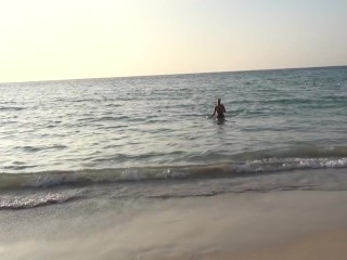 BIG COCK STRANGER DESTROYS JUICE PUSSY ON THE BEACH