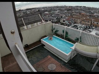 全裸ウォータースライダー