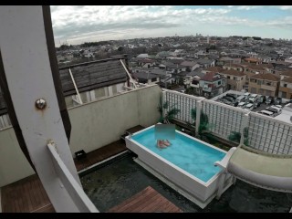 全裸ウォータースライダー