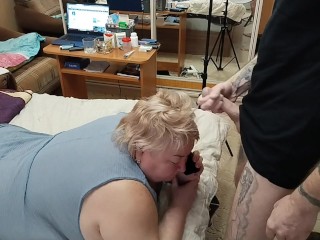 Stepmom ignores my wank and I cum on her head