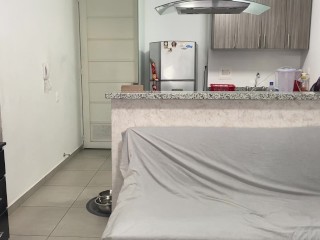 jefe caliente se come el gran culo de su empleada doméstica