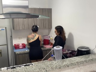 jefe caliente se come el gran culo de su empleada doméstica