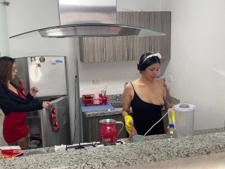 jefe caliente se come el gran culo de su empleada doméstica