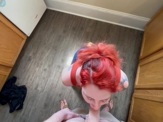 Saucy redhead gave me a lunch break blowjob while waiting for pizza bagels to finish air fryer