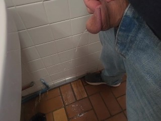 I love floor drain pissing