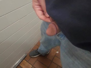 I love floor drain pissing