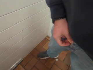 I love floor drain pissing