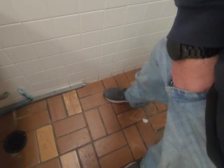 I love floor drain pissing