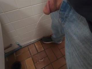 I love floor drain pissing