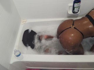 Teaser Joi Bath Time